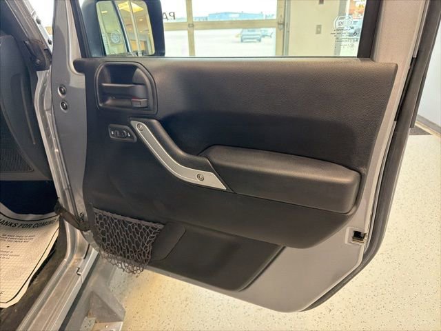 Used 2017 Jeep Wrangler Unlimited Rubicon w/ Connectivity Group image 33
