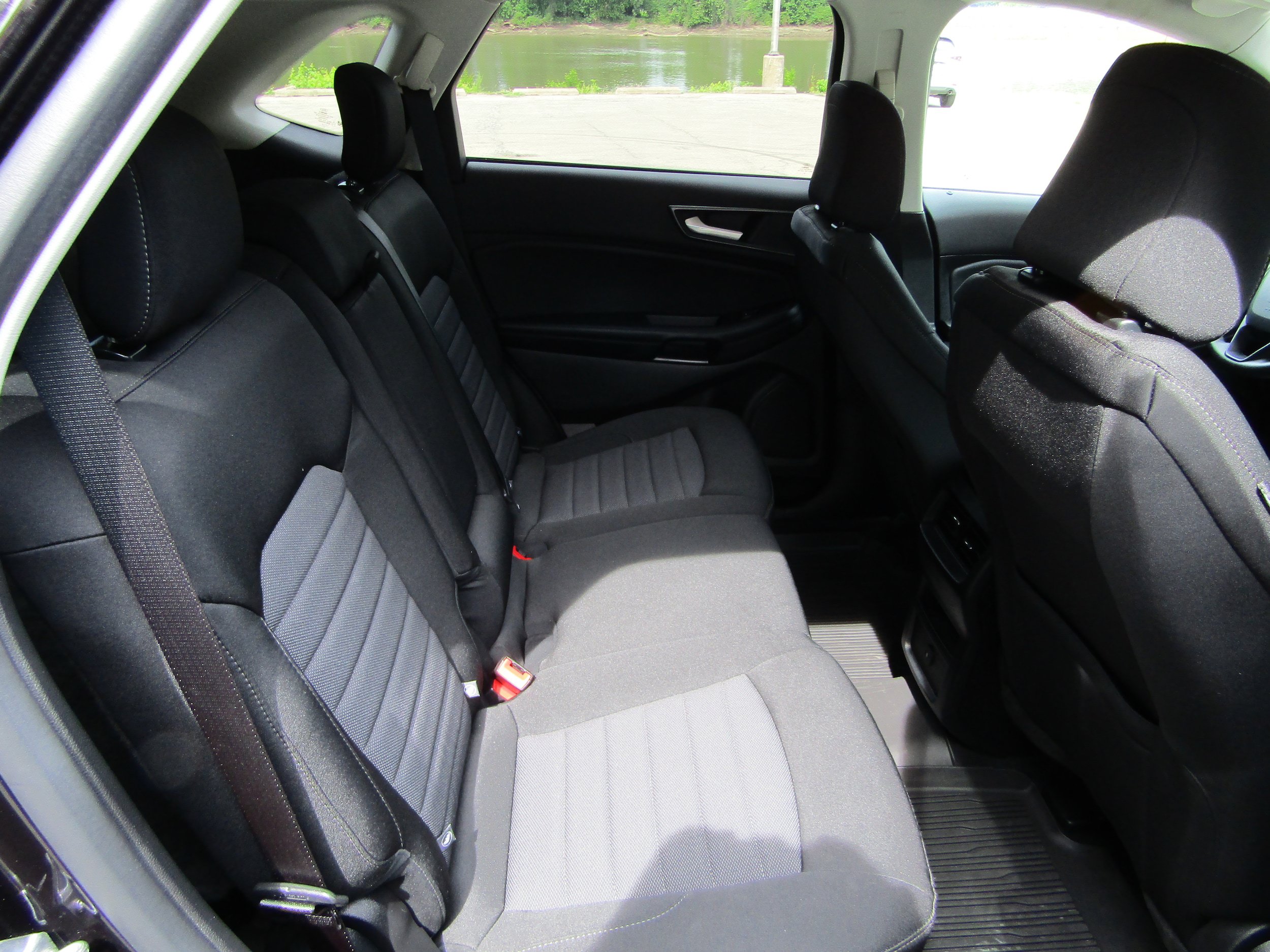 Used 2024 Ford Edge SE w/ Black Appearance Package AWD/4WD image 16