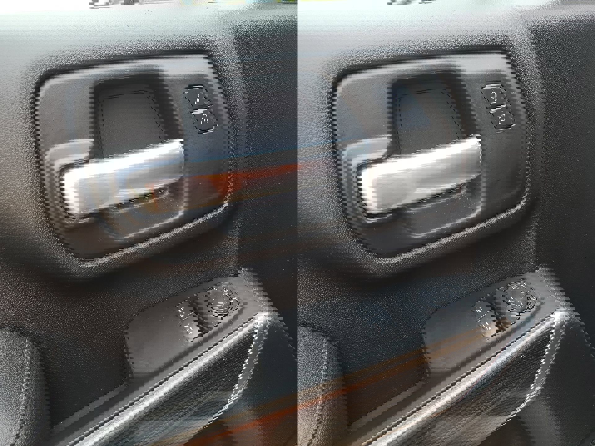 Used 2024 Chevrolet Silverado 2500 LT w/ Convenience Package image 30