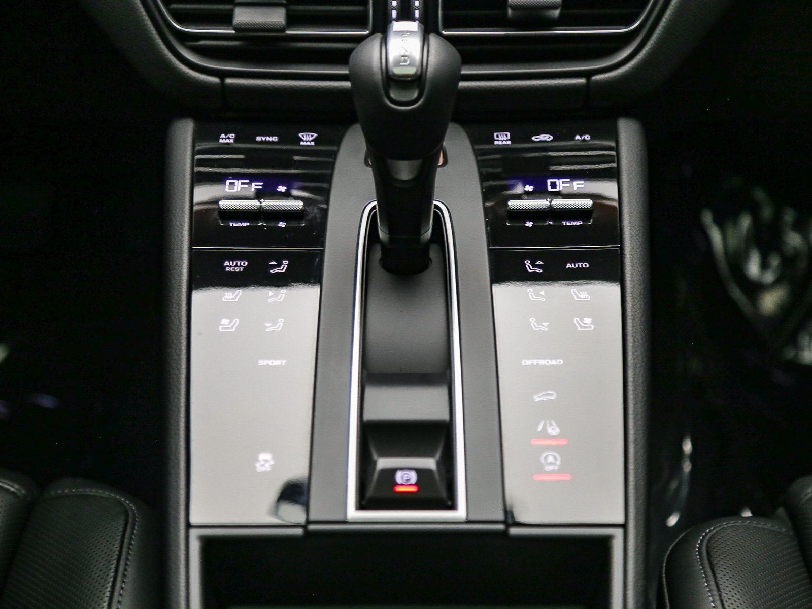 Certified 2025 Porsche Macan AWD/4WD image 18