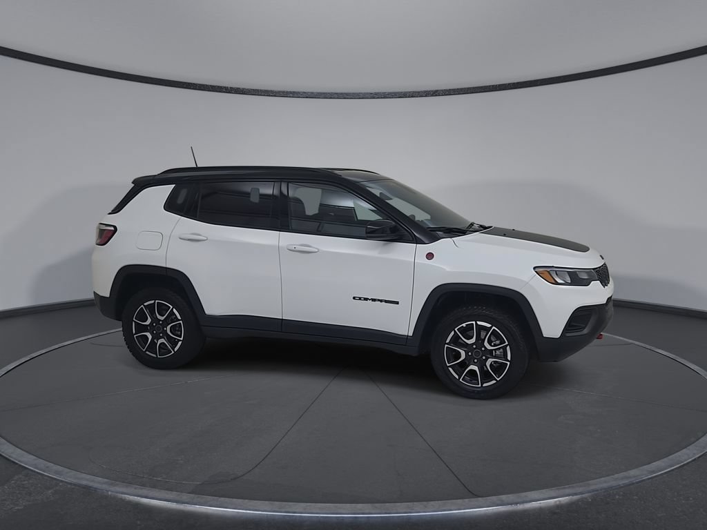 Certified 2026 Jeep Compass Trailhawk AWD/4WD image 4
