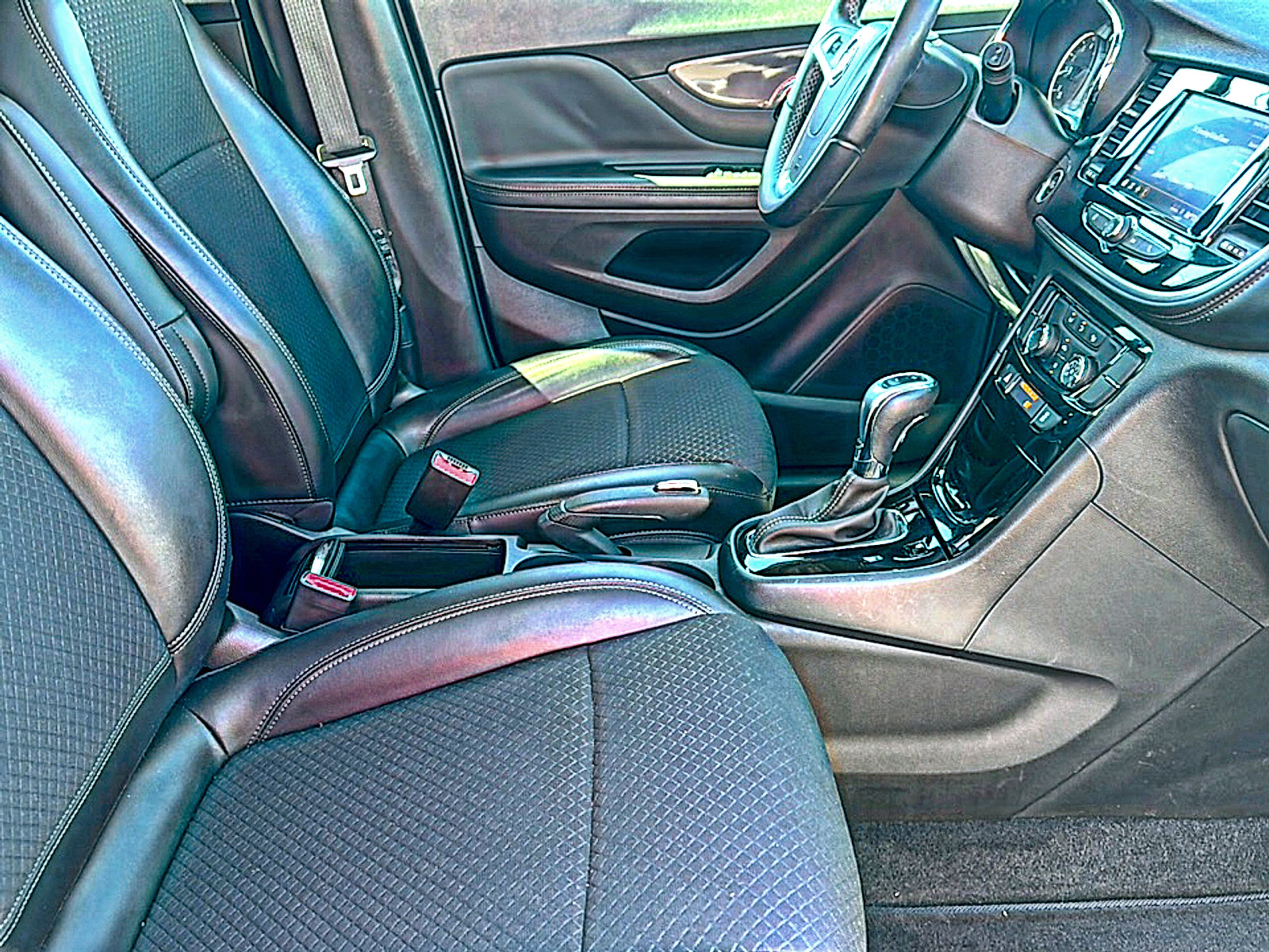 Used 2022 Buick Encore Preferred w/ Safety Package AWD/4WD image 24