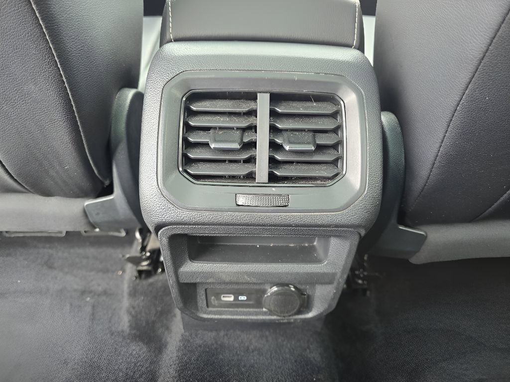 Used 2023 Volkswagen Tiguan SE R-Line image 29