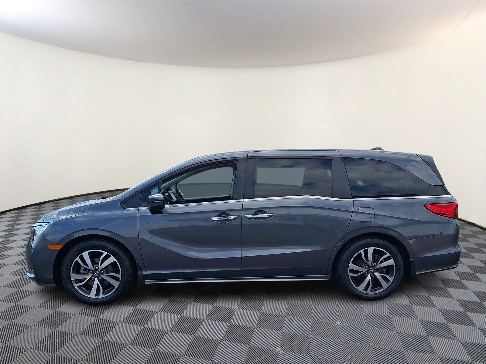 Used 2023 Honda Odyssey Touring image 4