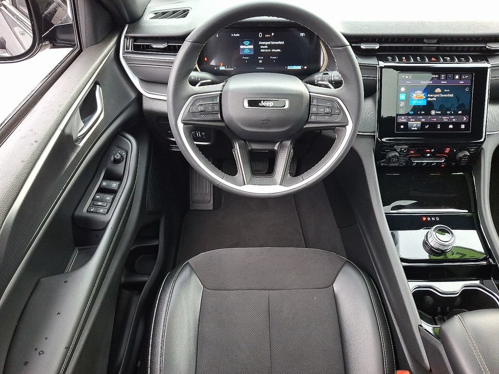 Used 2023 Jeep Grand Cherokee Altitude AWD/4WD image 13