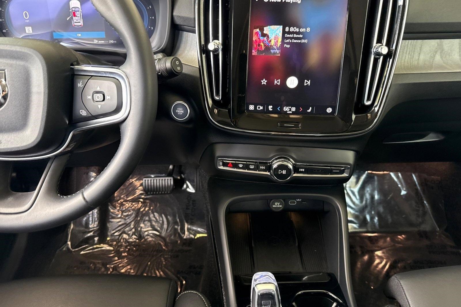 Used 2025 Volvo XC40 B5 Ultra w/ Climate Package image 29