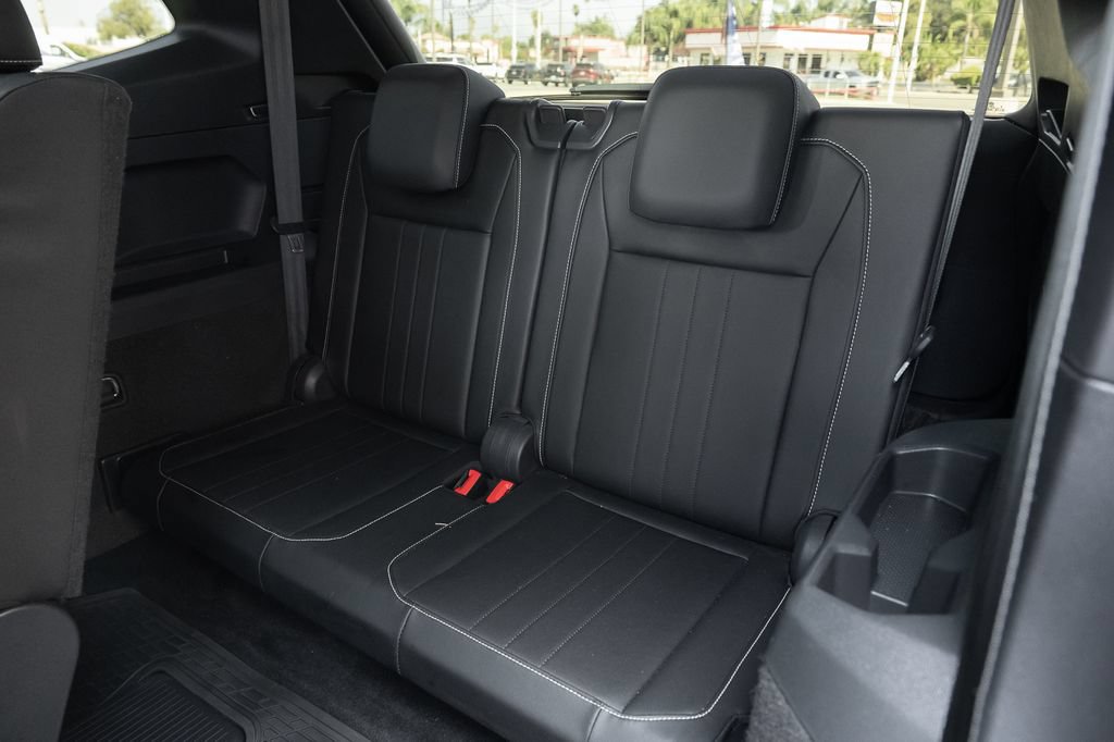 Used 2023 Volkswagen Tiguan SE R-Line FWD image 37