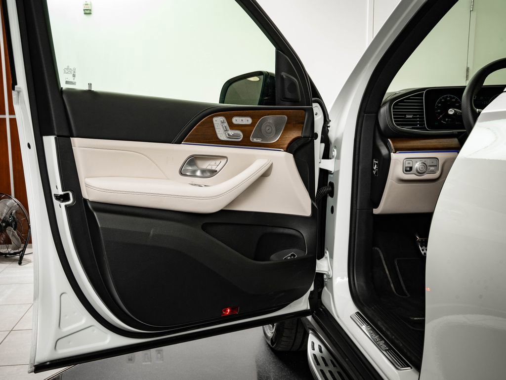 Used 2025 Mercedes-Benz GLS 450 4MATIC image 27