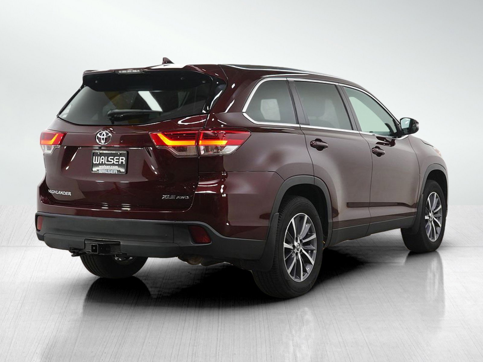 Used 2019 Toyota Highlander XLE AWD/4WD image 5