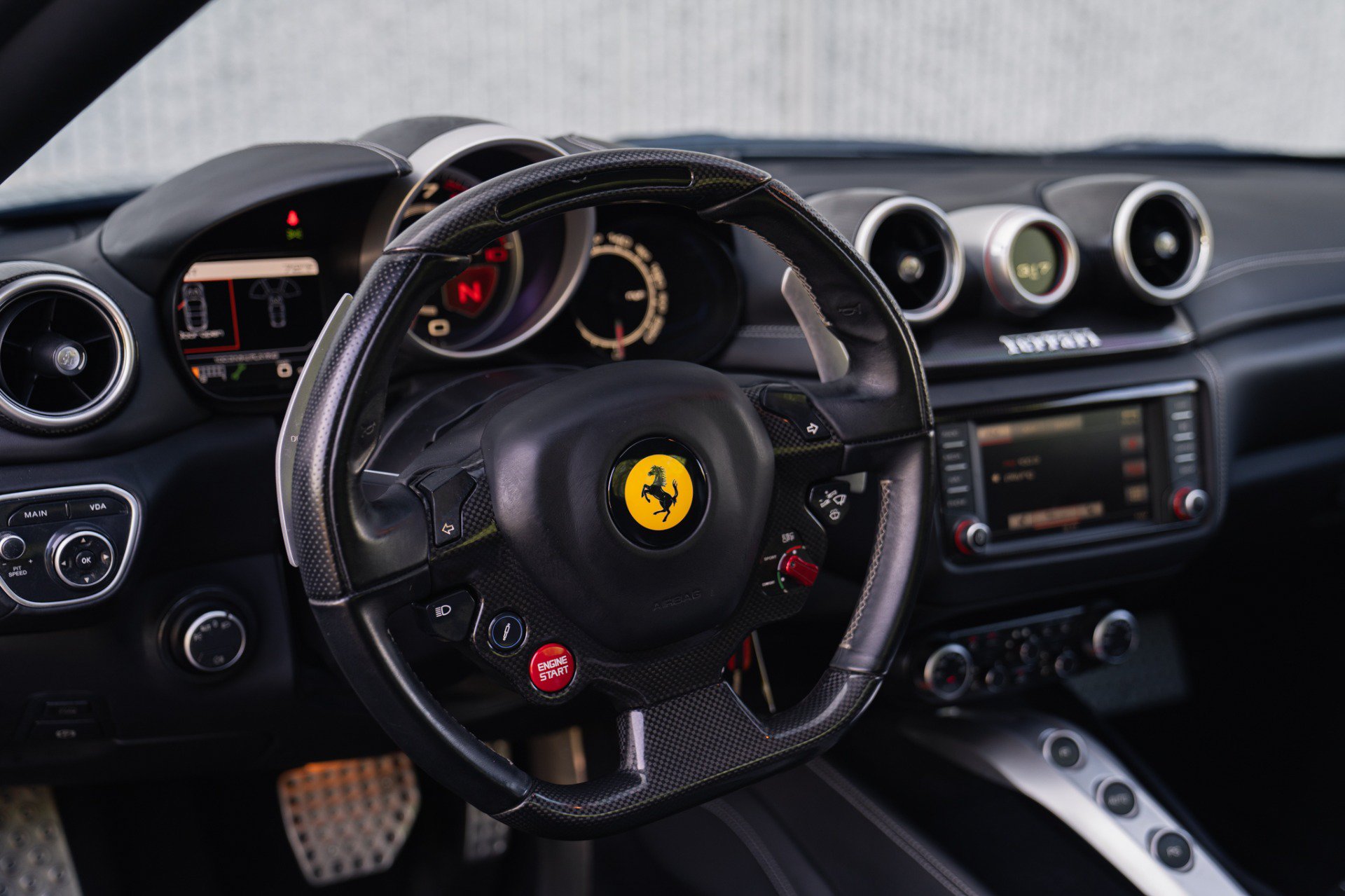 Used 2017 Ferrari California T RWD image 36