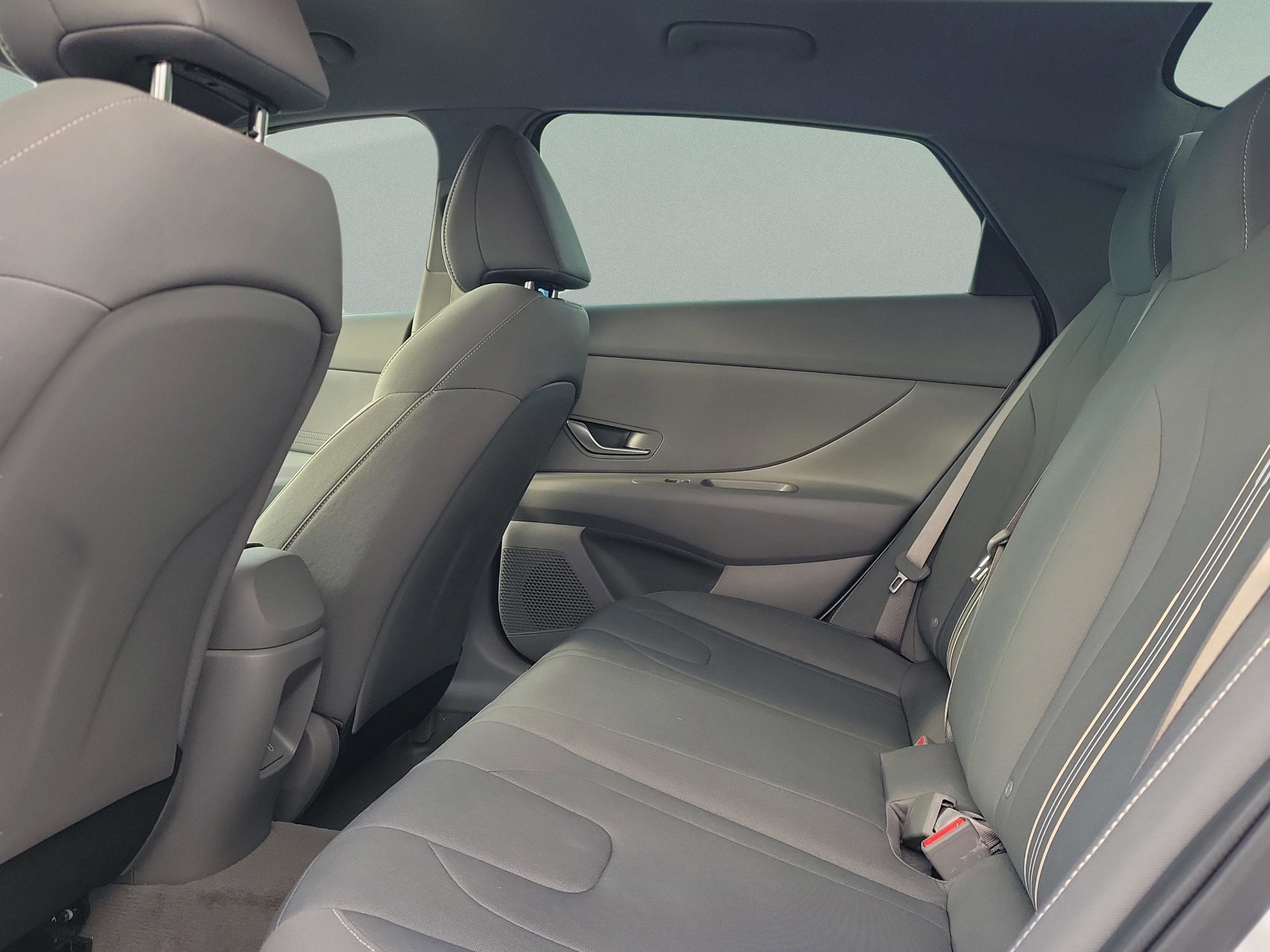 Used 2025 Hyundai Elantra Hybrid FWD image 26