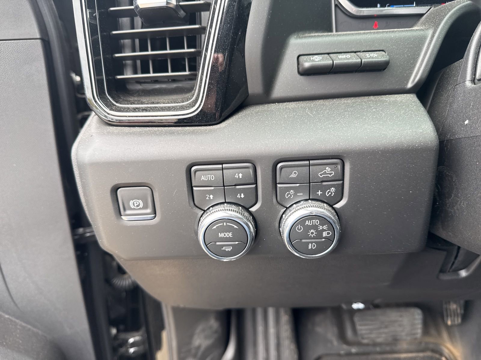 Used 2026 GMC Sierra 2500 AT4 w/ AT4 Premium Plus Package image 21