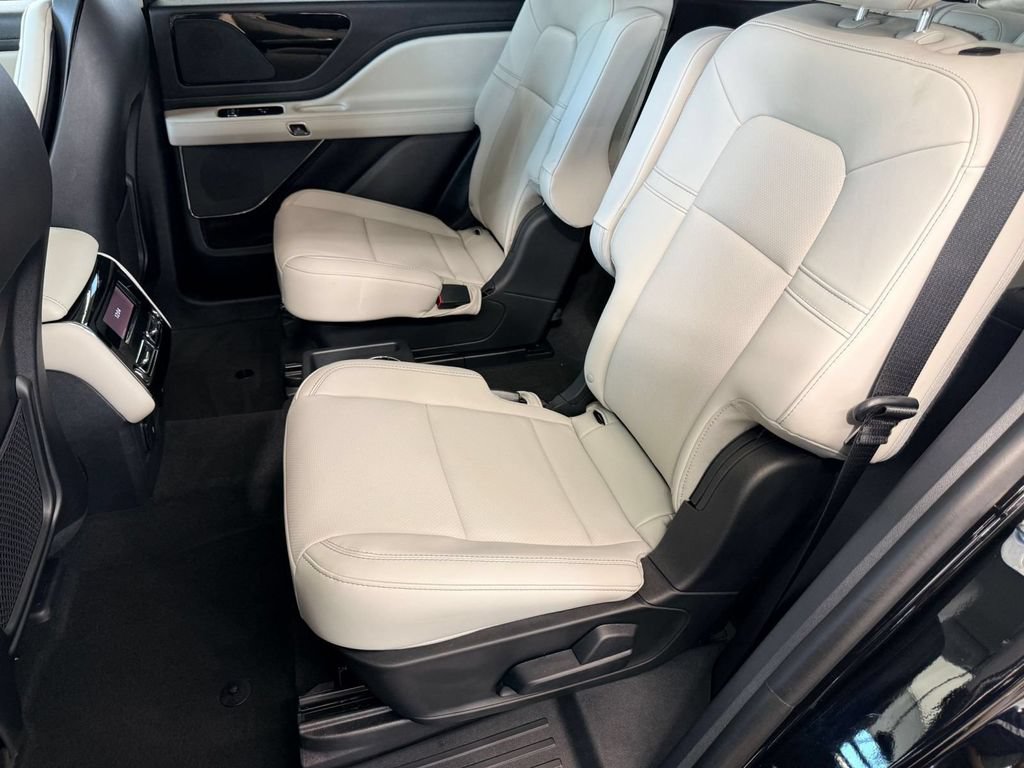 Certified 2026 Lincoln Aviator AWD image 26
