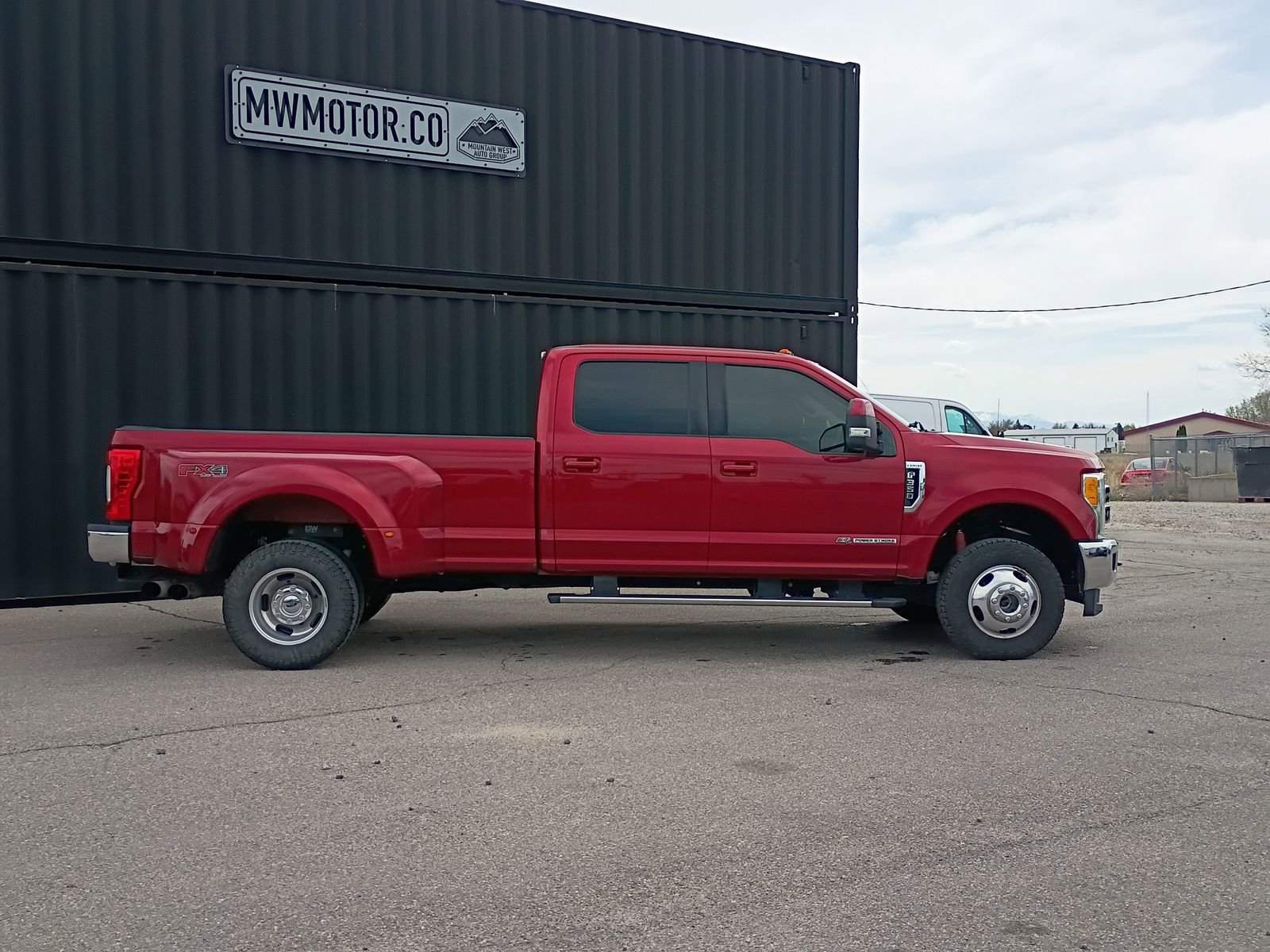 Used 2017 Ford F350 Lariat w/ Lariat Value Package AWD/4WD image 3