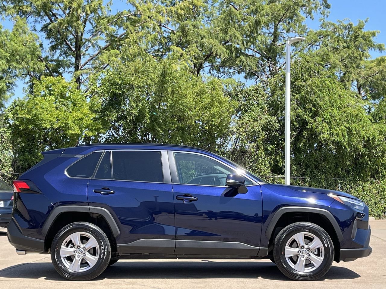 Used 2025 Toyota RAV4 XLE AWD/4WD image 3