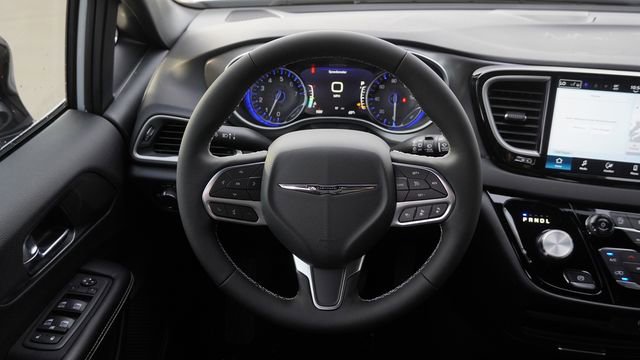 New 2026 Chrysler Voyager LX image 16