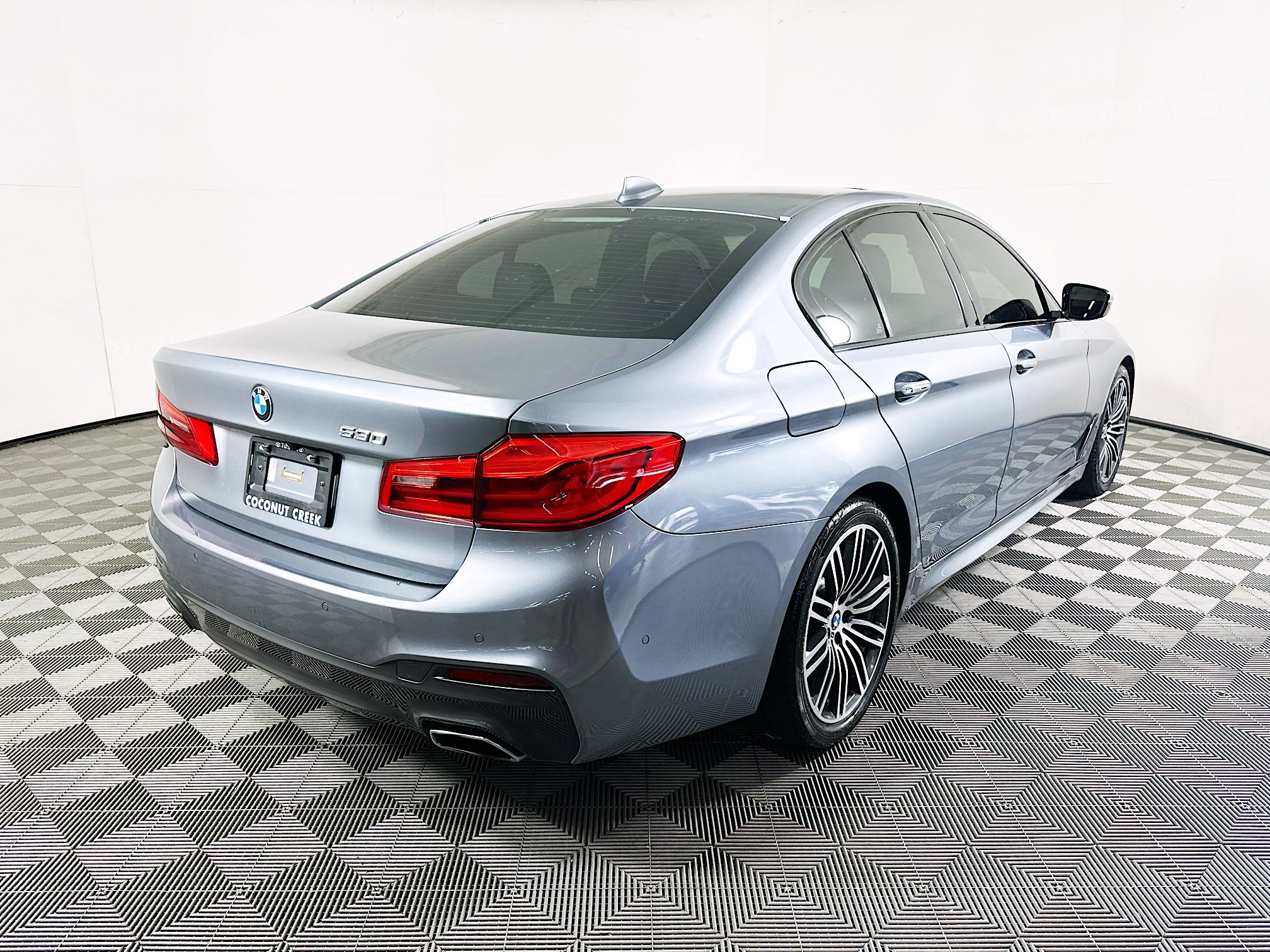 Used 2017 BMW 530i RWD image 3