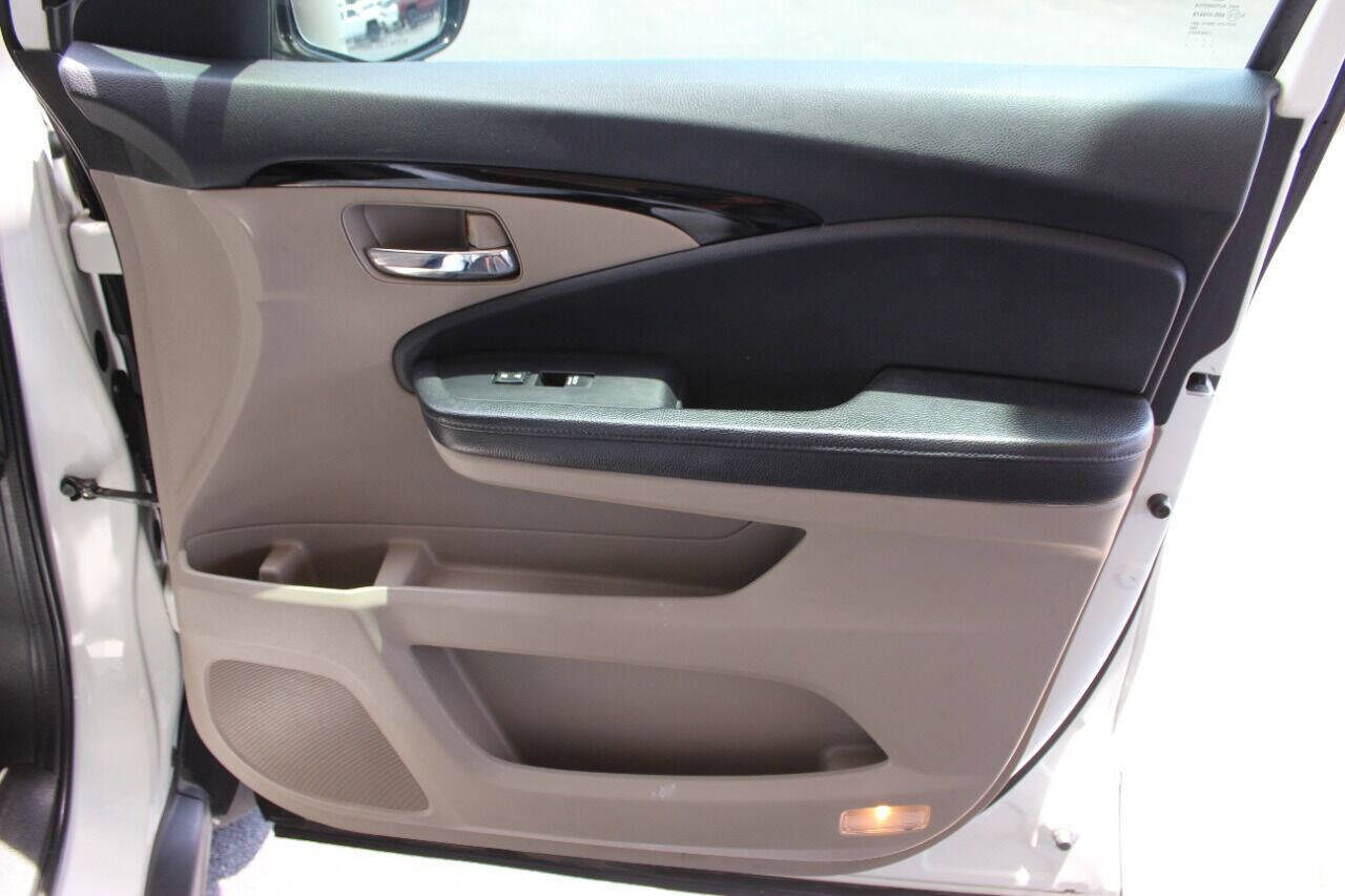 Used 2017 Honda Pilot Touring image 10