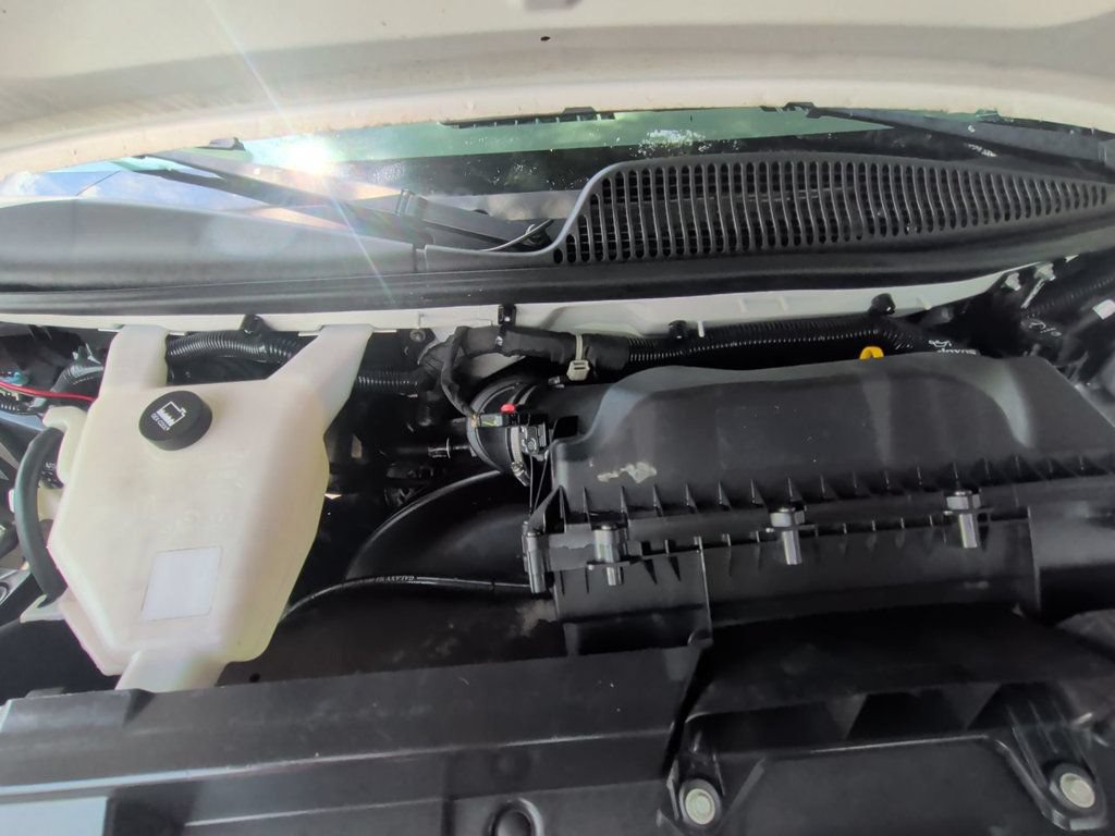 Used 2018 Chevrolet Express 2500 w/ Driver Convenience Package RWD image 11