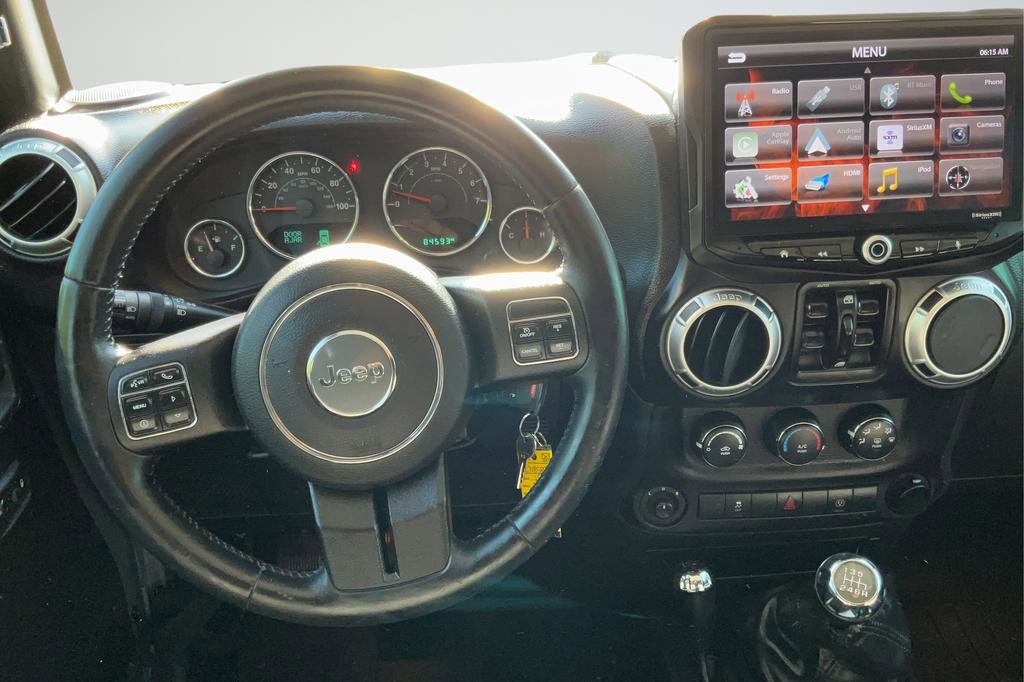 Used 2015 Jeep Wrangler Unlimited Rubicon w/ Connectivity Group image 13