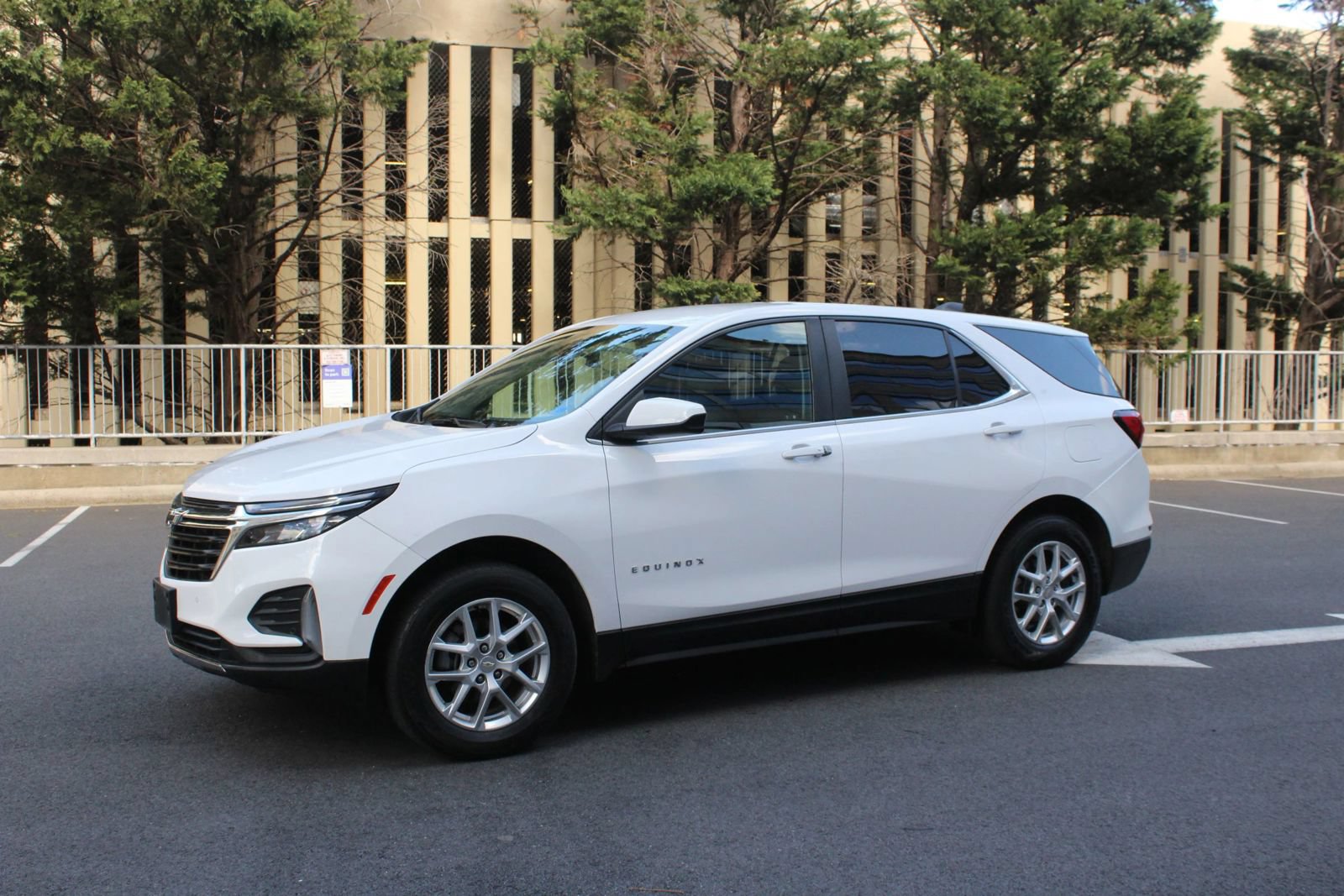 Used 2022 Chevrolet Equinox LT AWD/4WD image 12