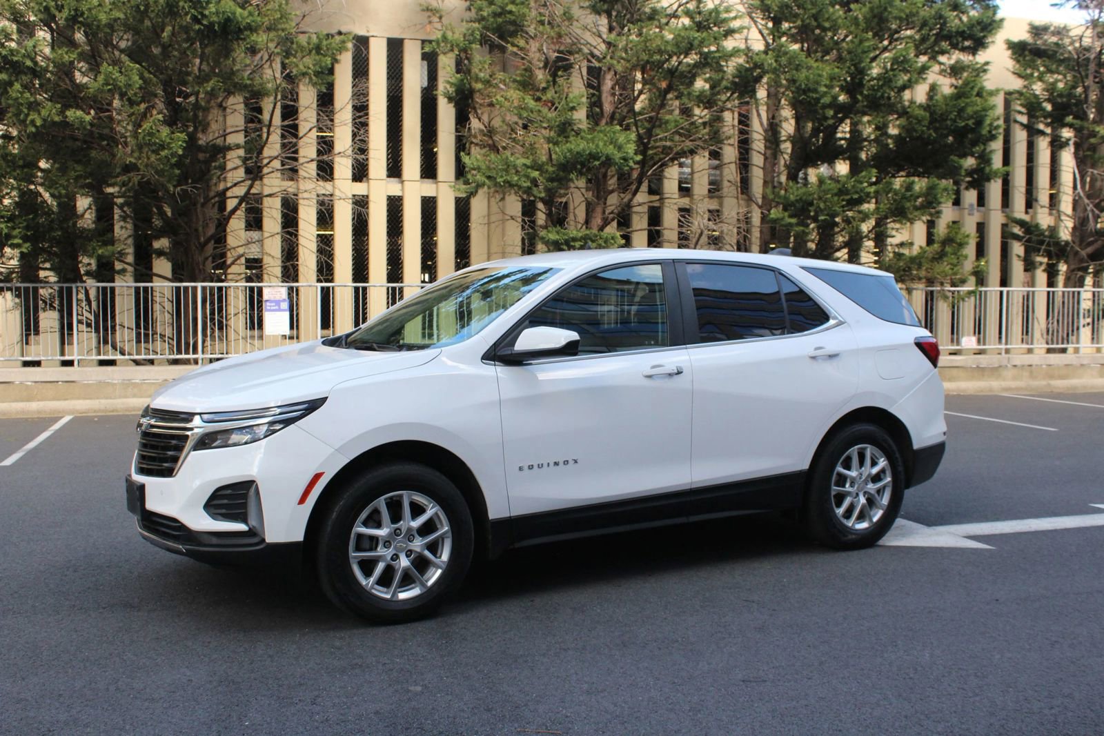 Used 2022 Chevrolet Equinox LT AWD/4WD image 12