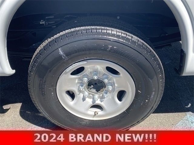 Used 2024 Chevrolet Express 2500 w/ Driver Convenience Package image 28