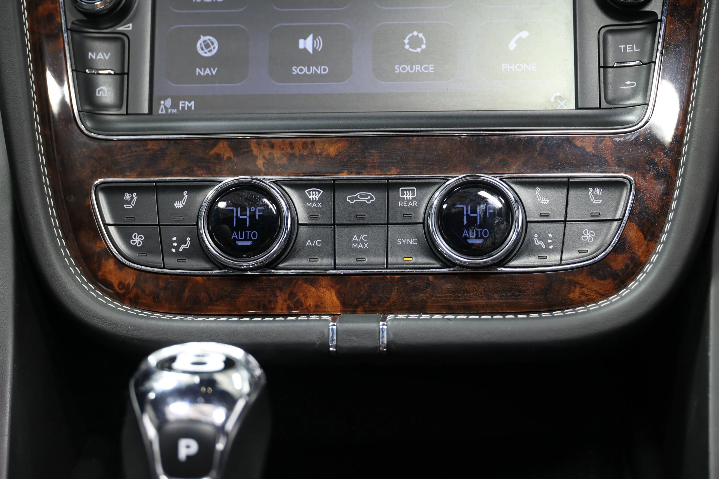 Used 2017 Bentley Bentayga image 47