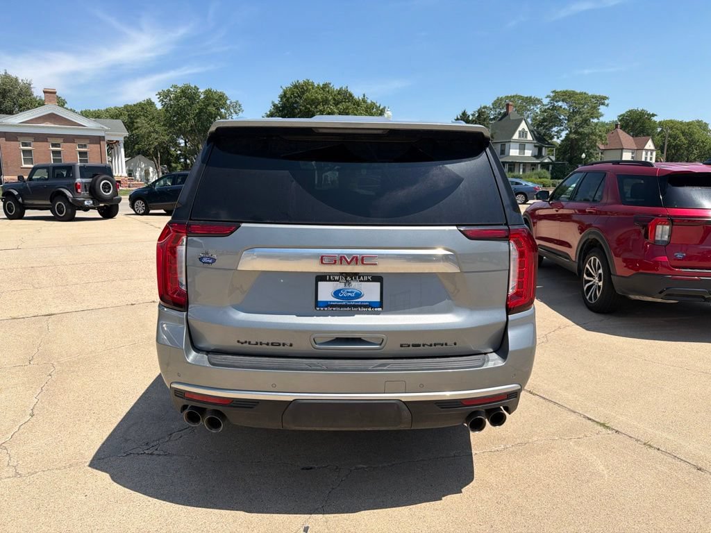 Used 2023 GMC Yukon Denali w/ Advanced Technology Package AWD/4WD image 4
