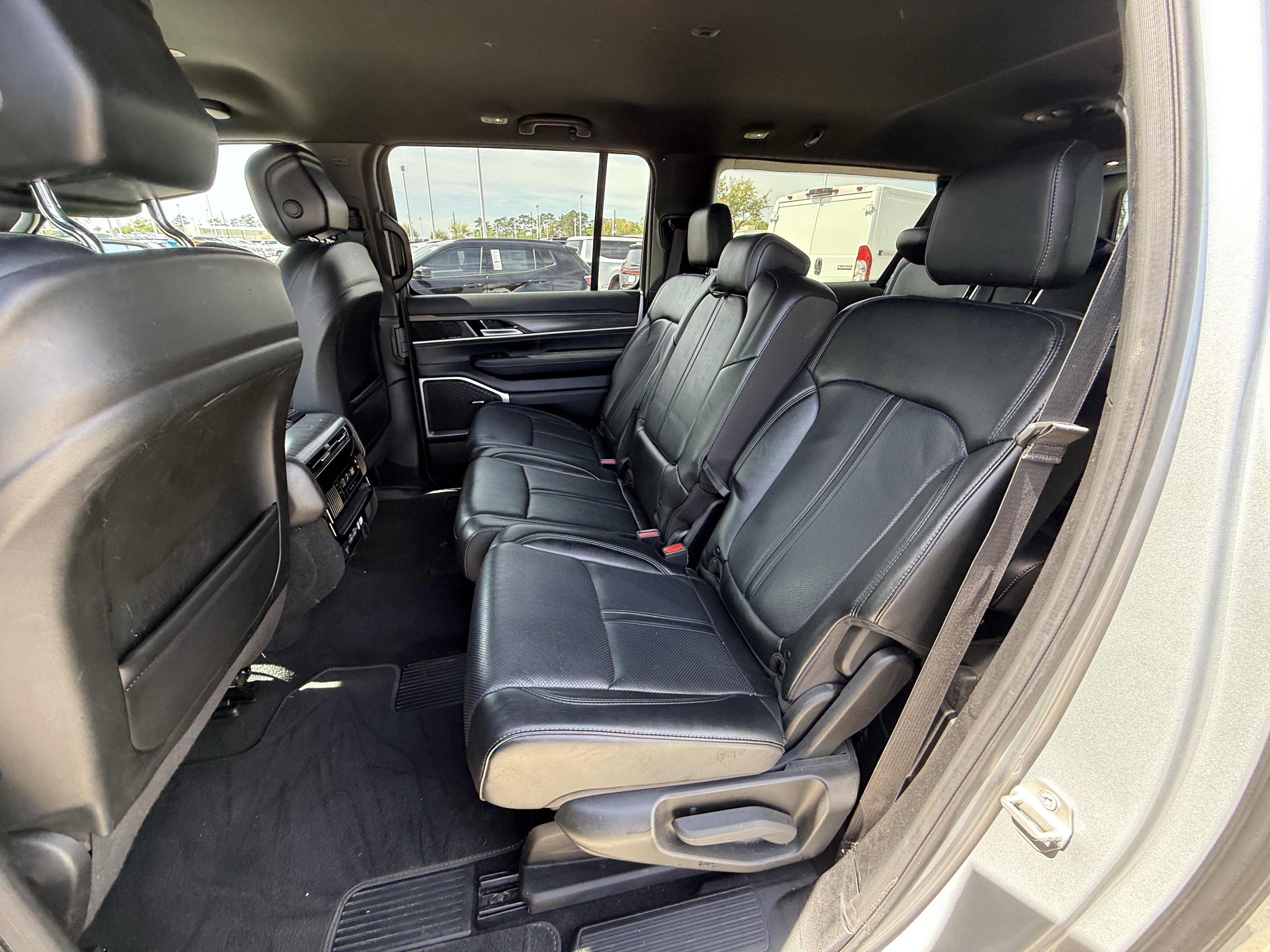 Used 2024 Jeep Wagoneer L Series II w/ Flexible Seating Group image 29