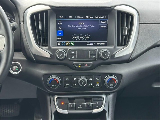 Used 2024 GMC Terrain SLT image 13