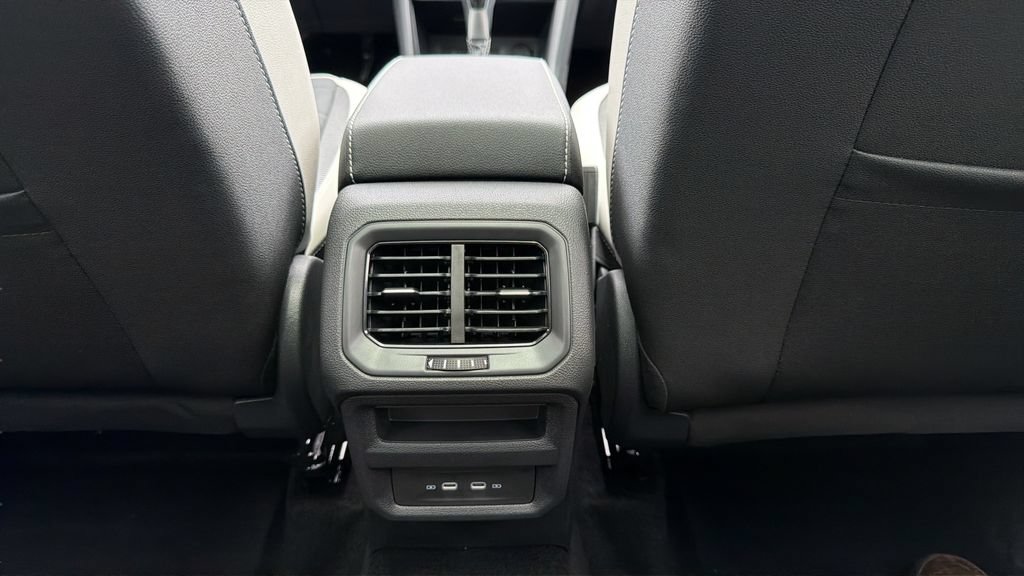 New 2026 Volkswagen Taos SE FWD image 26