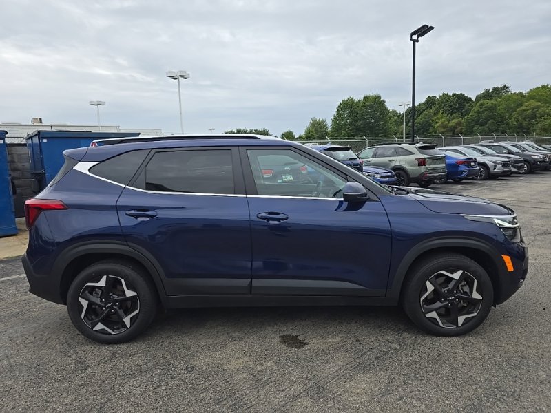 Used 2024 Kia Seltos EX AWD/4WD image 9