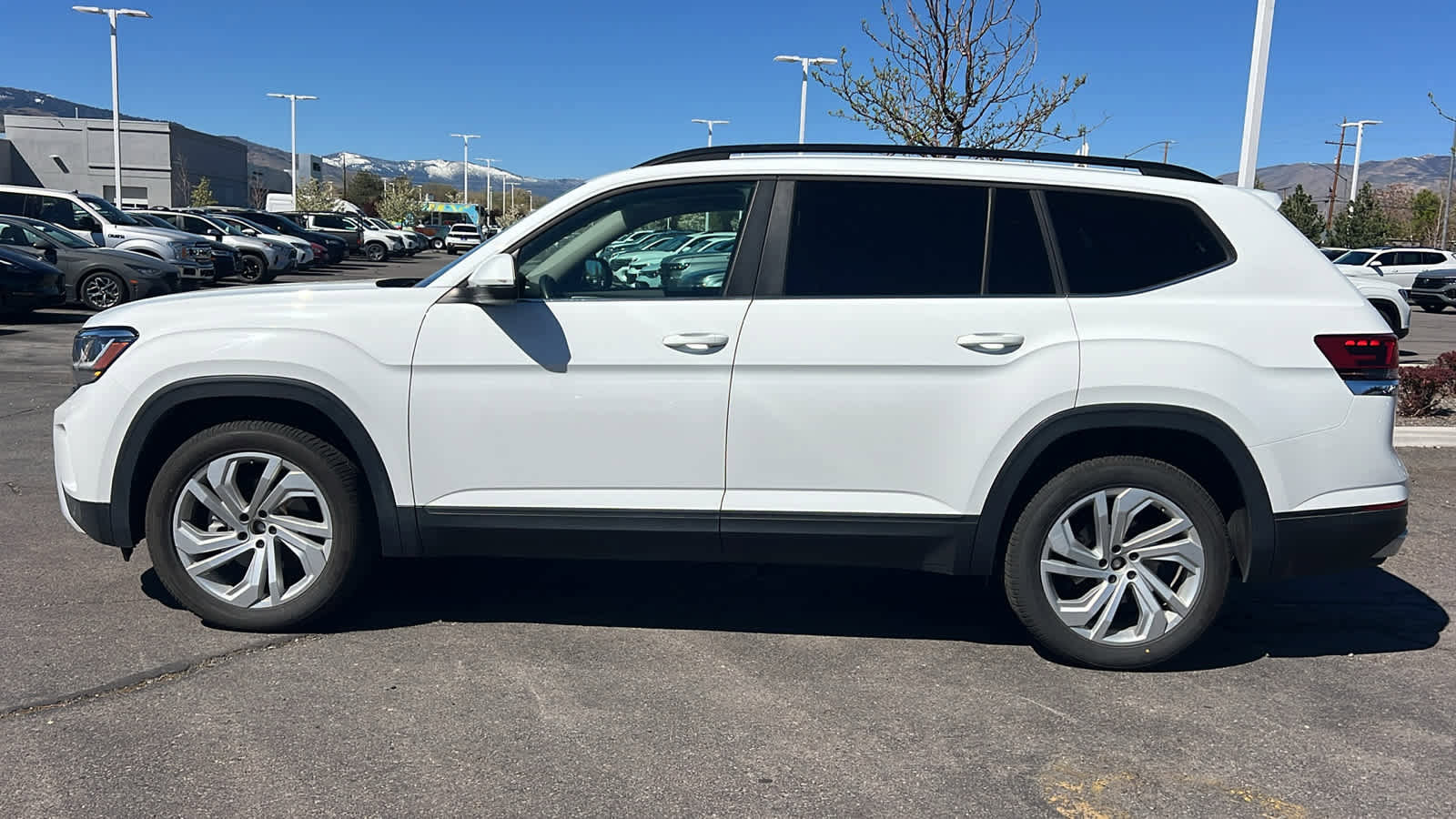 Certified 2021 Volkswagen Atlas SE image 8