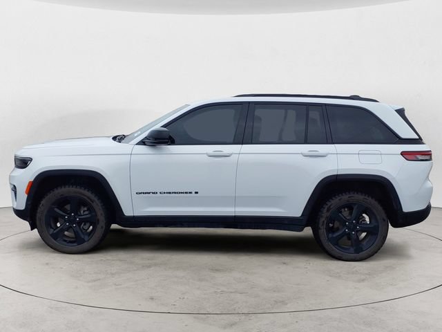 Used 2023 Jeep Grand Cherokee Altitude AWD/4WD image 2