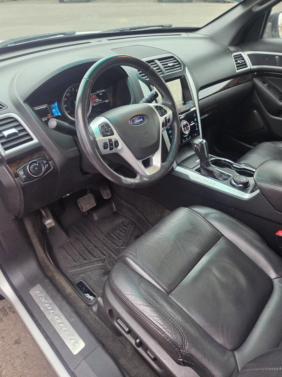 Used 2015 Ford Explorer Limited image 22