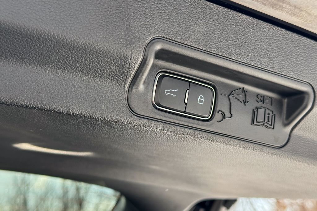 Certified 2024 Ford Explorer XLT w/ Equipment Group 202A image 21