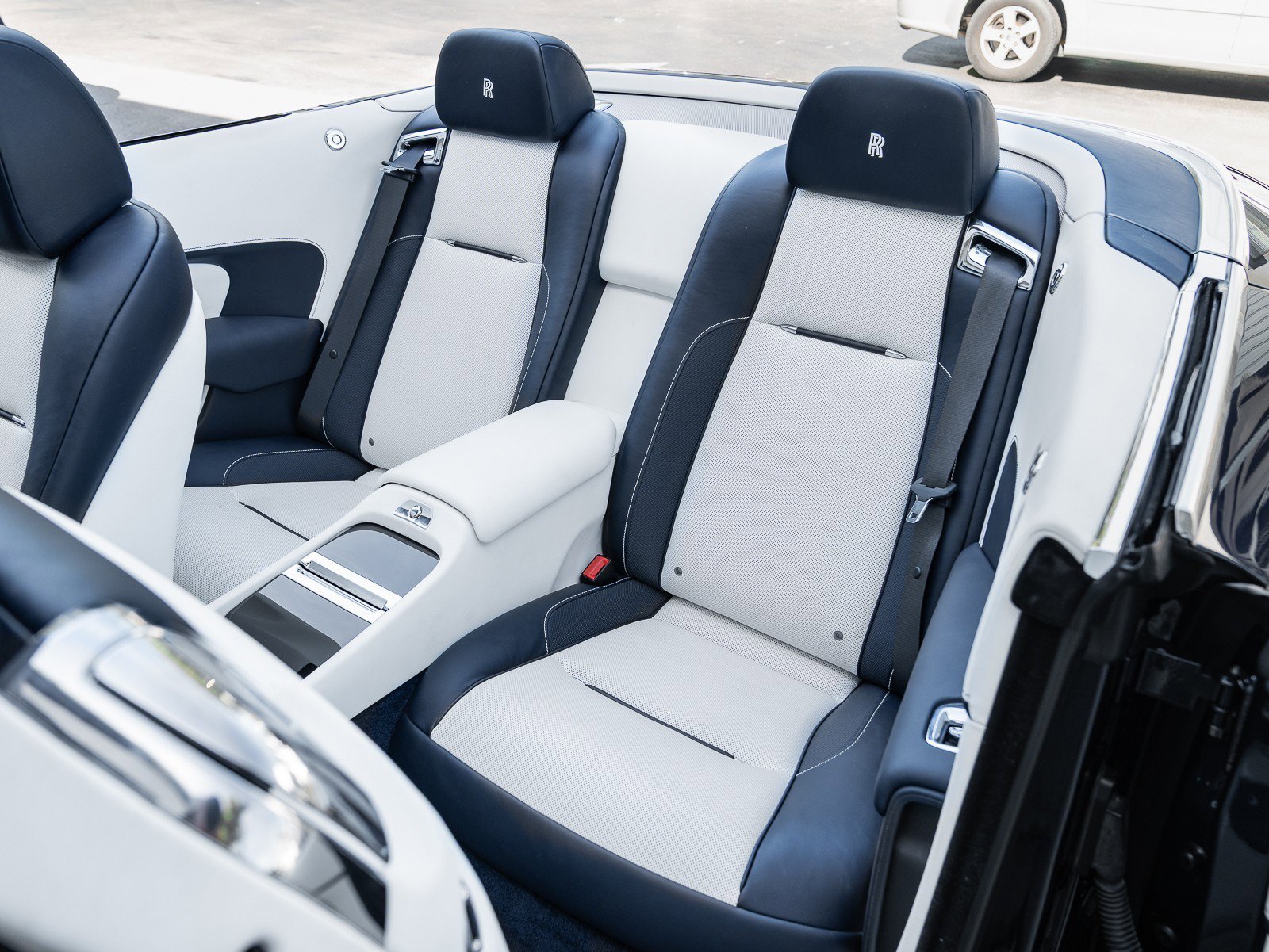 Used 2018 Rolls-Royce Dawn image 10