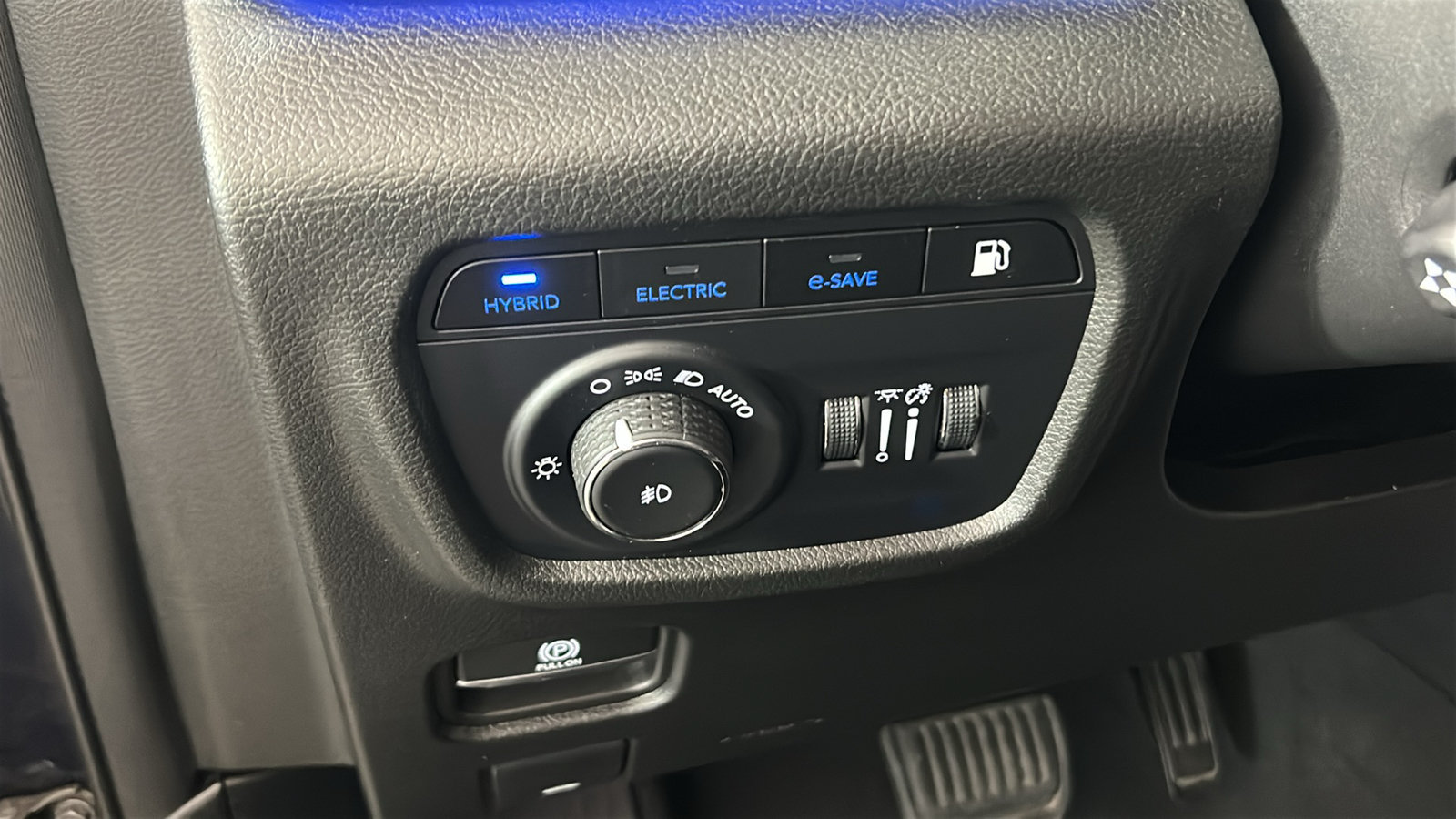 Used 2023 Jeep Grand Cherokee Overland AWD/4WD image 22