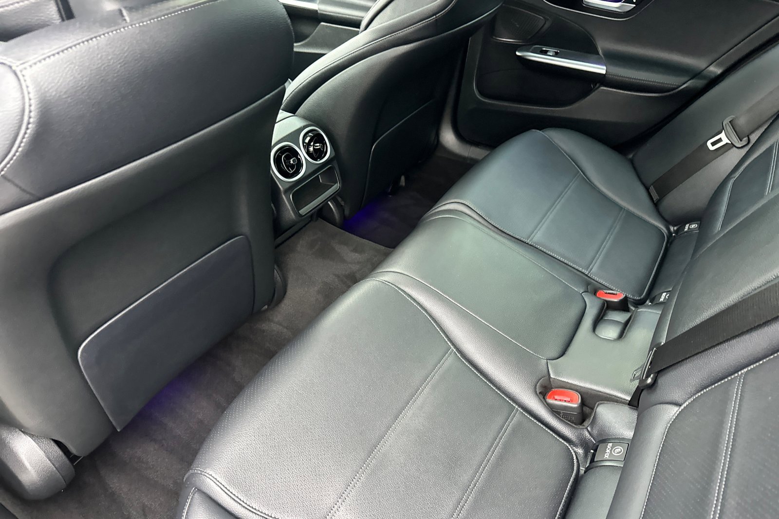 Used 2022 Mercedes-Benz C 300 Sedan image 4