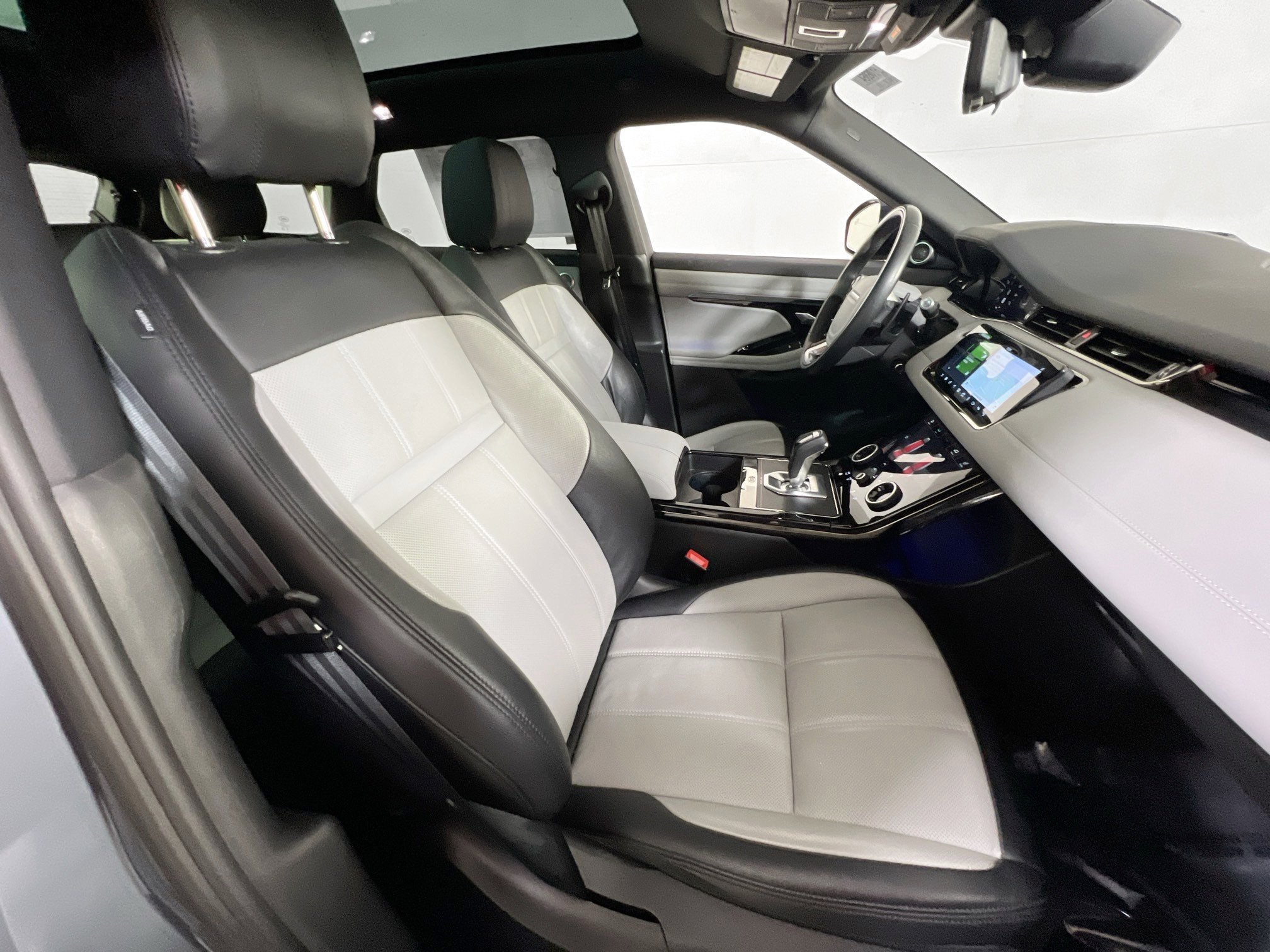 Used 2020 Land Rover Range Rover Evoque First Edition image 29