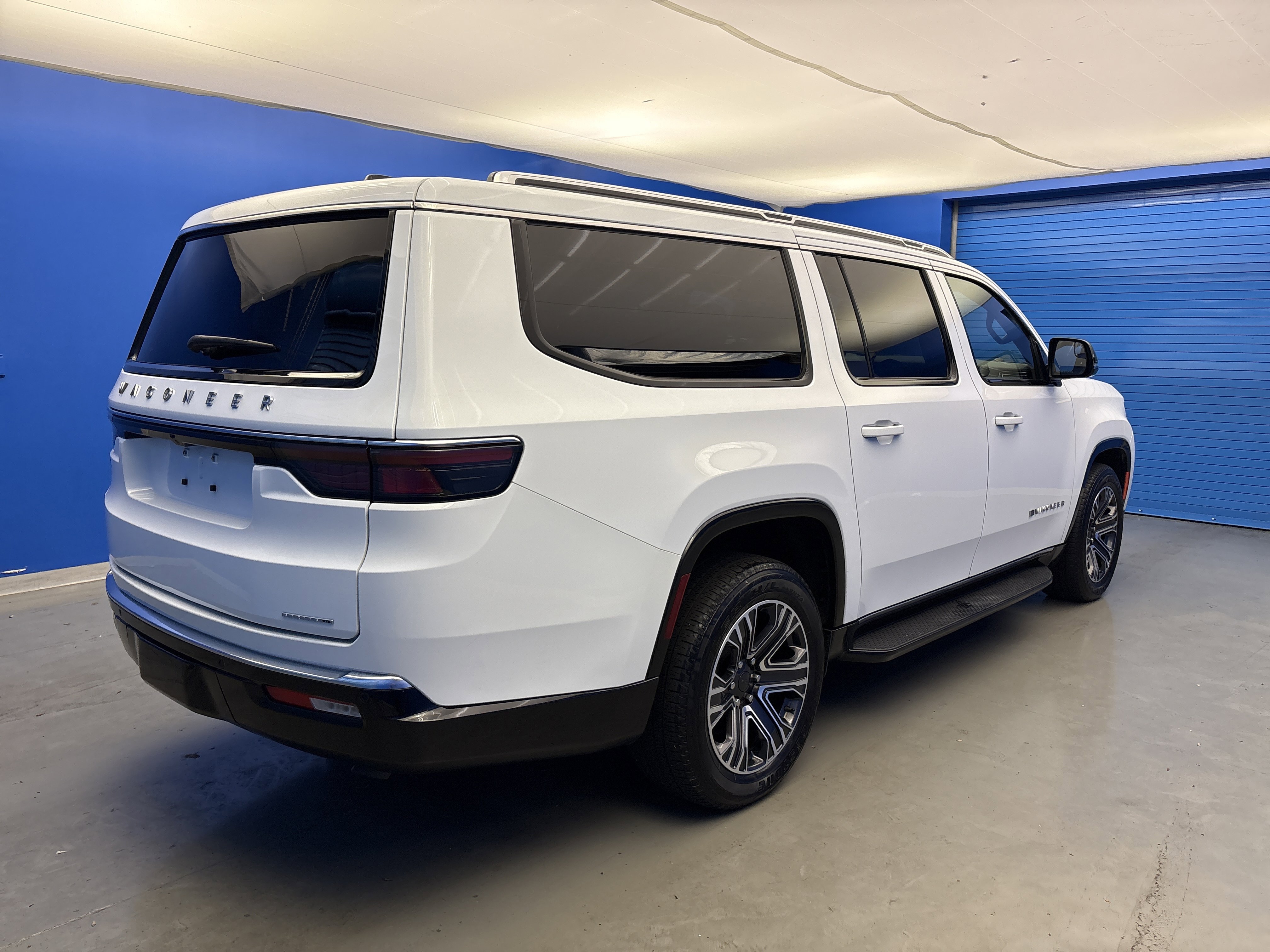 Used 2024 Jeep Wagoneer L Series II w/ Flexible Seating Group image 7