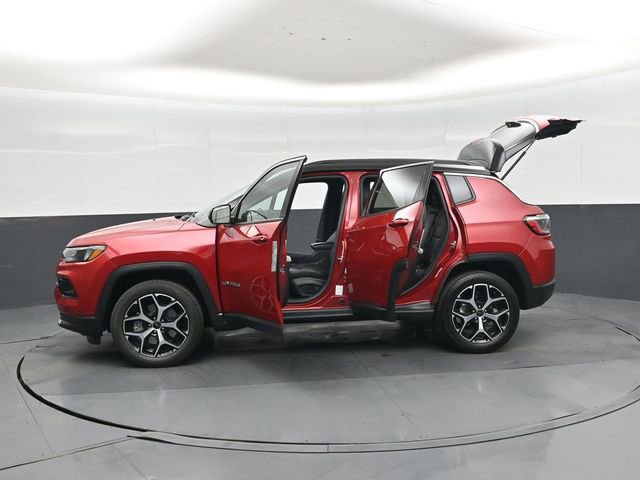 Used 2025 Jeep Compass Limited image 49