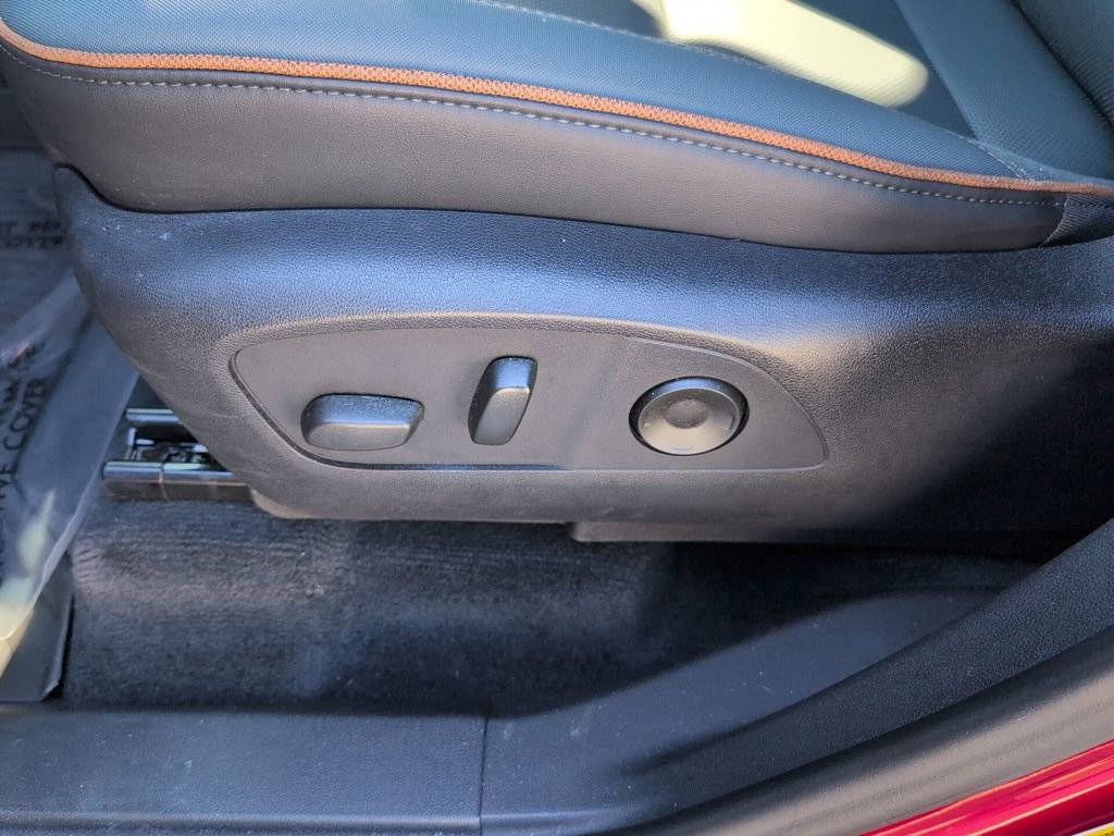 Used 2024 GMC Acadia AT4 w/ Luxury Package image 9