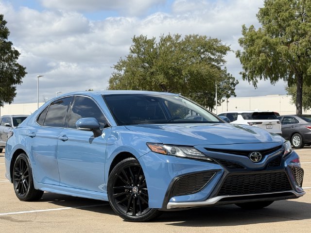 Used 2023 Toyota Camry XSE FWD image 2