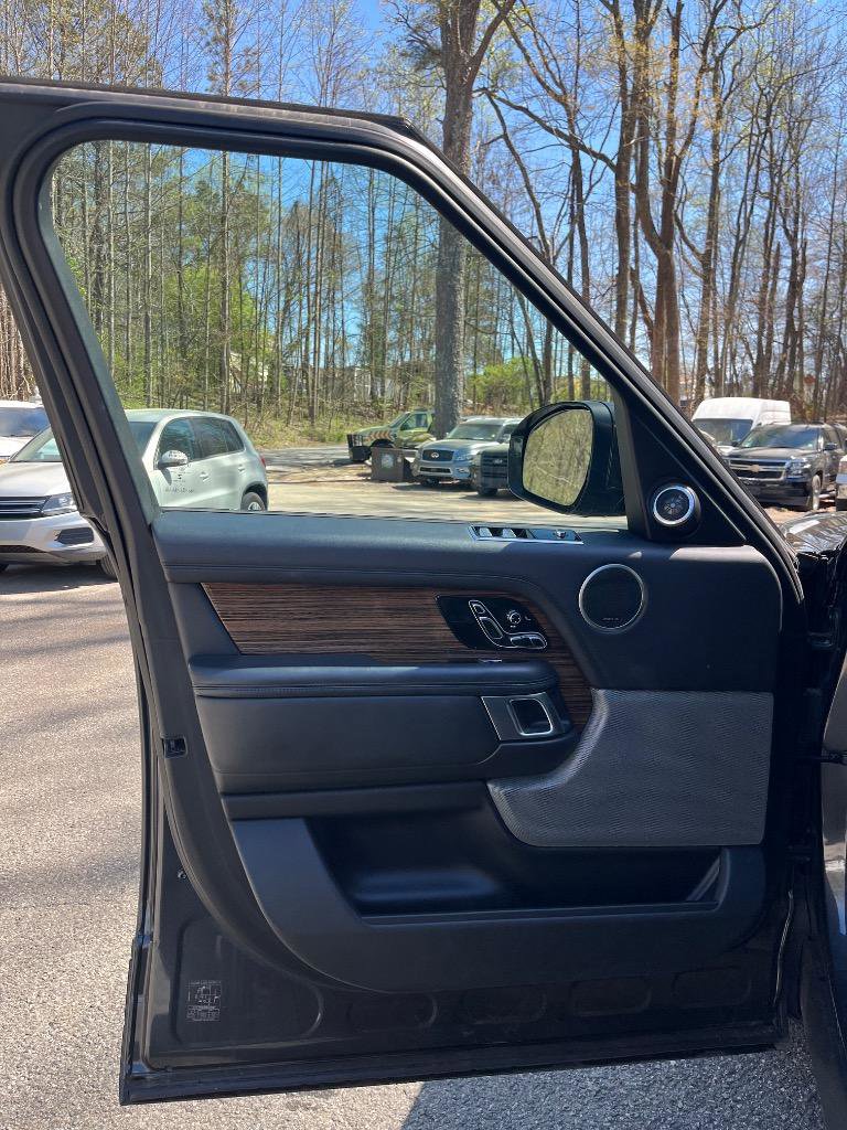 Used 2018 Land Rover Range Rover Supercharged image 12