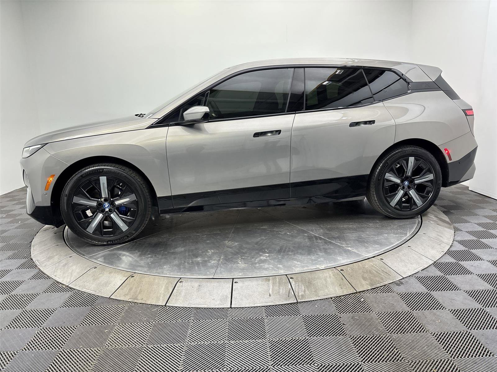 Certified 2024 BMW iX xDrive50 w/ Premium Package AWD/4WD image 16