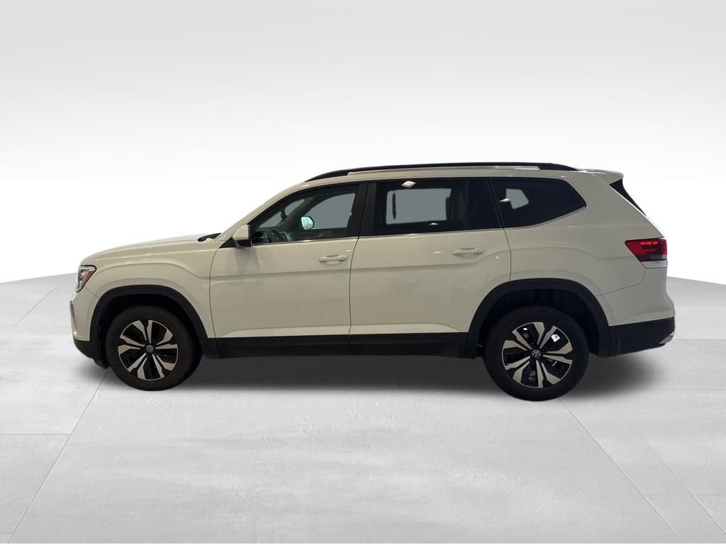 Used 2024 Volkswagen Atlas SE image 2