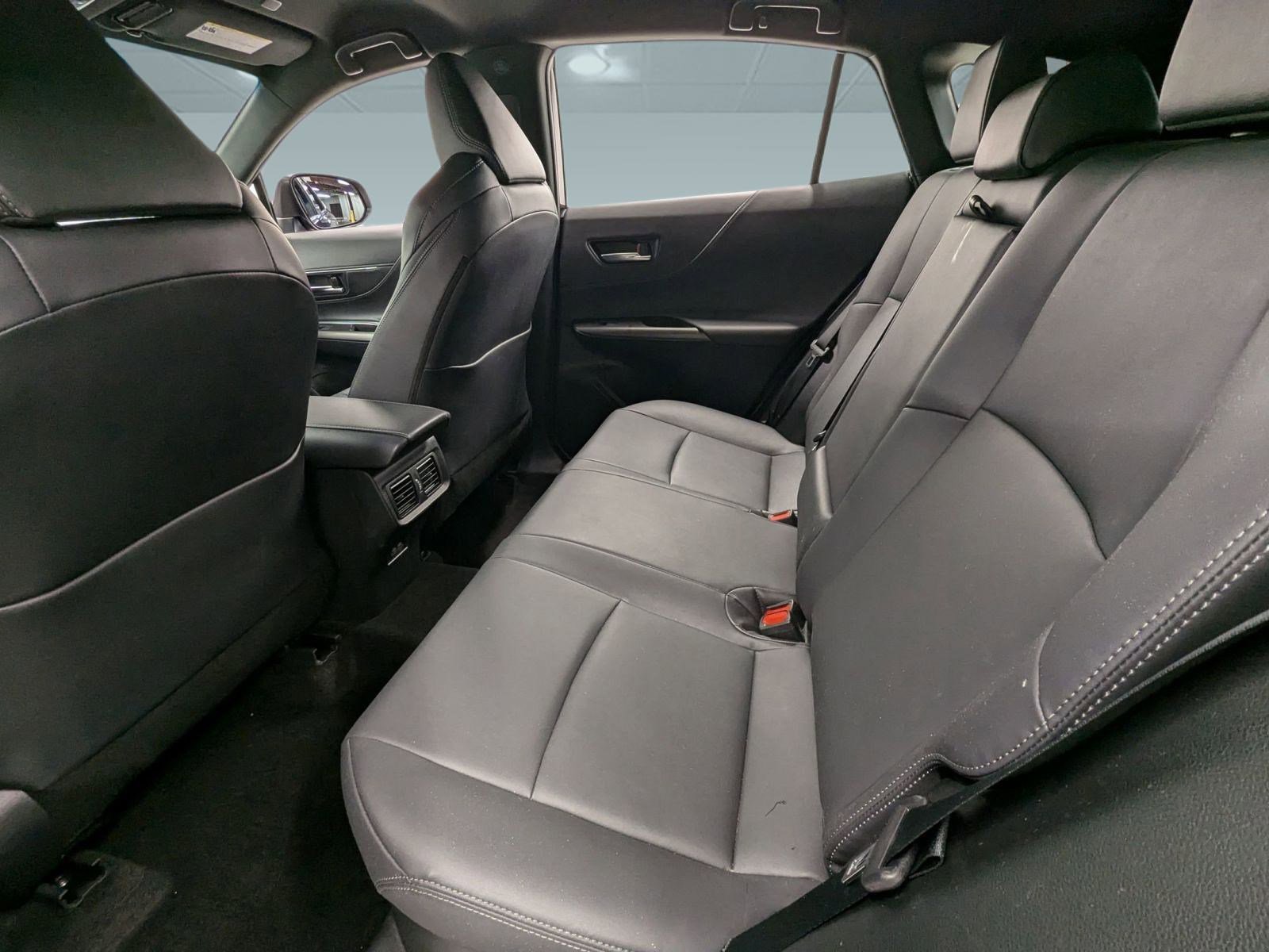 Used 2024 Toyota Venza XLE image 12