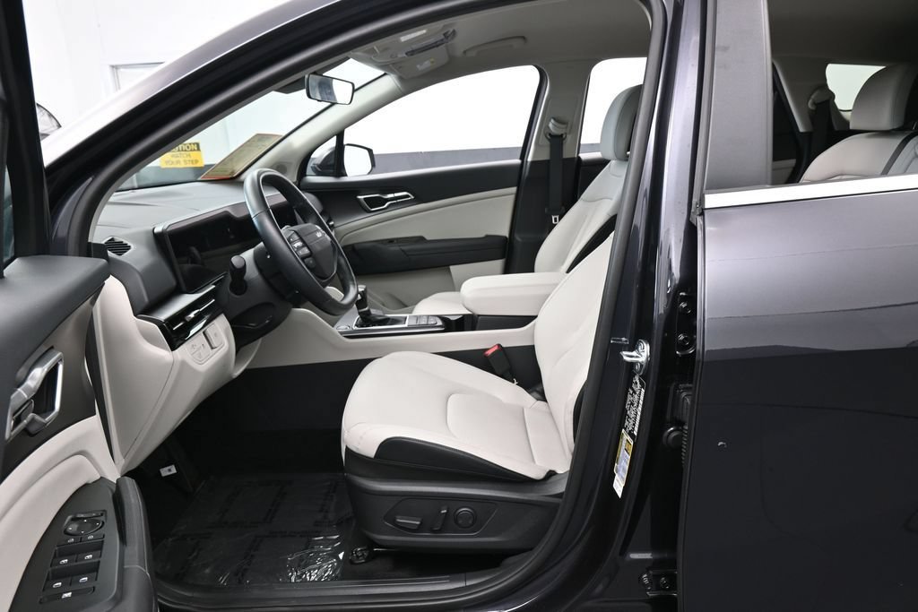 Used 2026 Kia Sportage EX FWD image 11